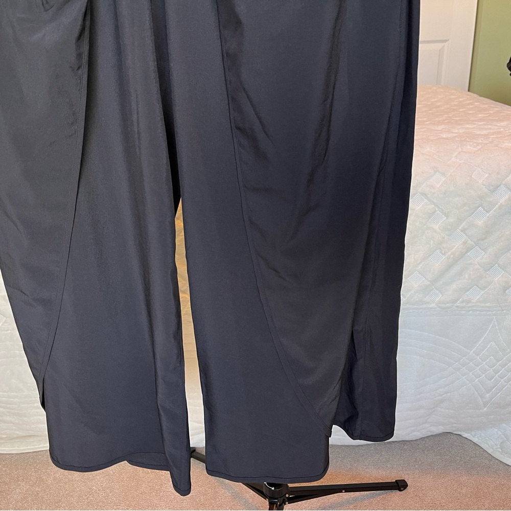 ๐ช MAKE OFFER NWT Lululemon Black Wrap-Front Wide Leg HR Crop Size 12 - Picture 10 of 15